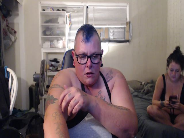 Live sex webcam photo for PunkChick420 #252760012