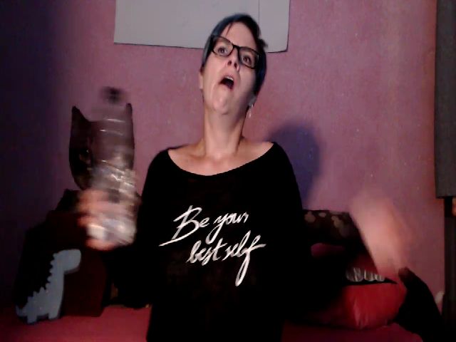 Live sex webcam photo for IamMiky #252333024