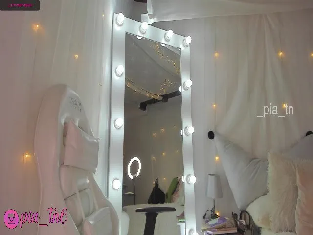 Live sex webcam photo for Pia_tn #260873983