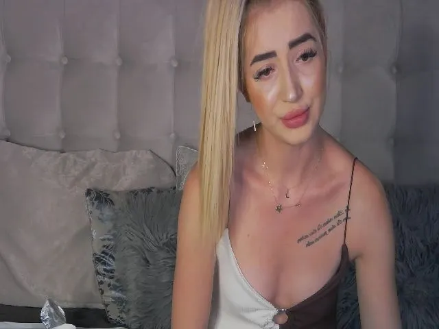 Live sex webcam photo for JuliaJuliette #256786934