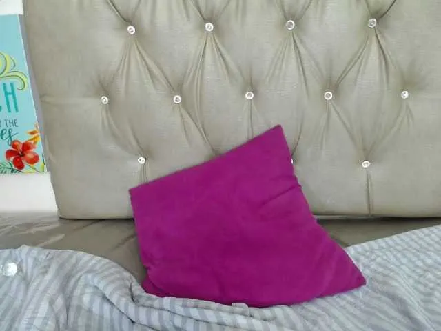 Live sex webcam photo for LunaXLopez #253601487
