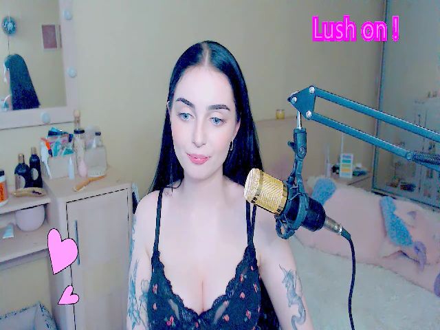 Live sex webcam photo for sunshinebabee #256133159