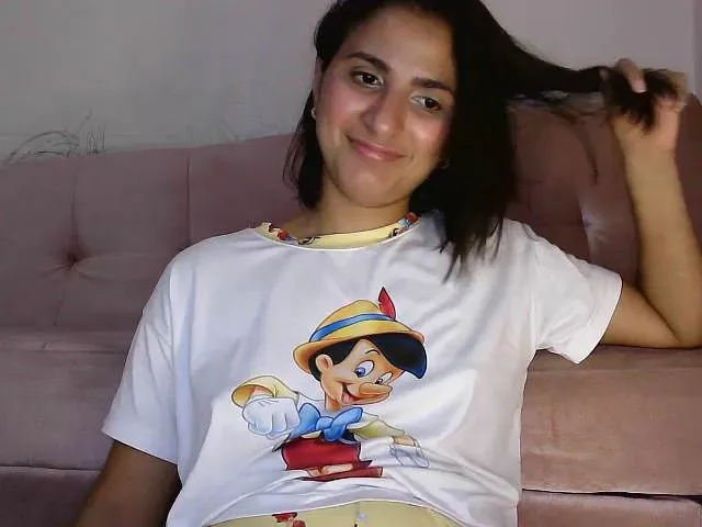 Live sex webcam photo for Sarita30 #265502588