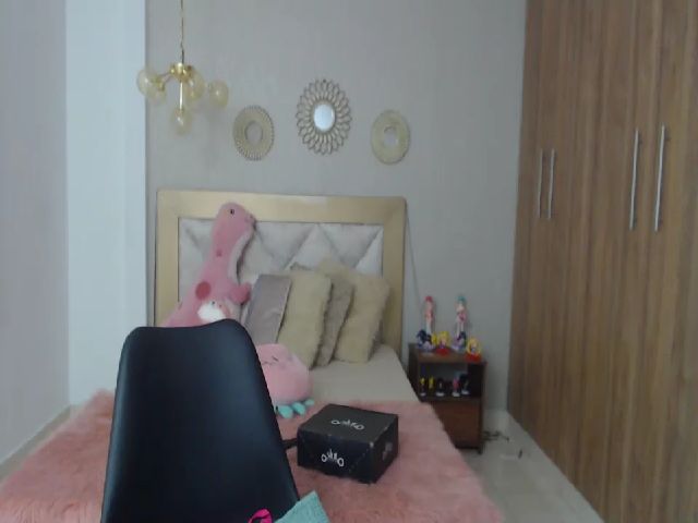 Live sex webcam photo for Emily_evans18 #253298404