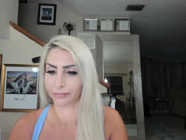 Live sex webcam photo for adrianna_fox #287953007