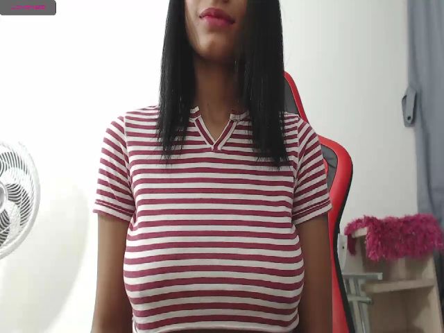 Live sex webcam photo for LiliJade #255321384