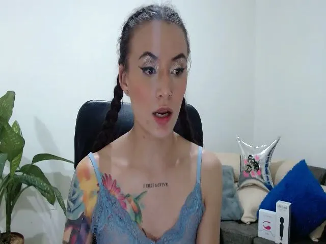 Live sex webcam photo for Avaa22_ #256683385