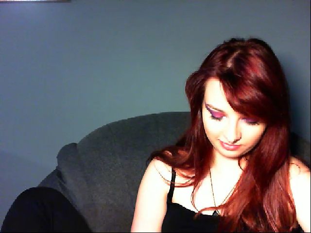 Live sex webcam photo for VirginLuna18 #260113471