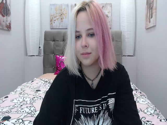 Live sex webcam photo for Helokit #254693989