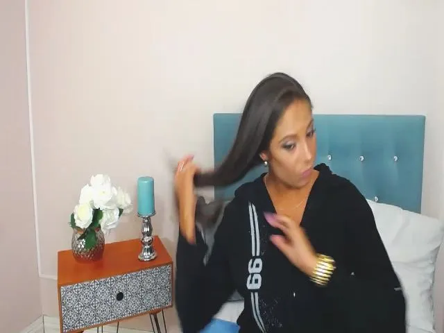 Live sex webcam photo for LovelyKJ #255345477