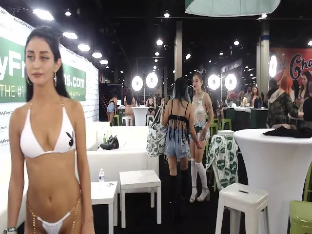 Live sex webcam photo for Itsivyblue #254675624