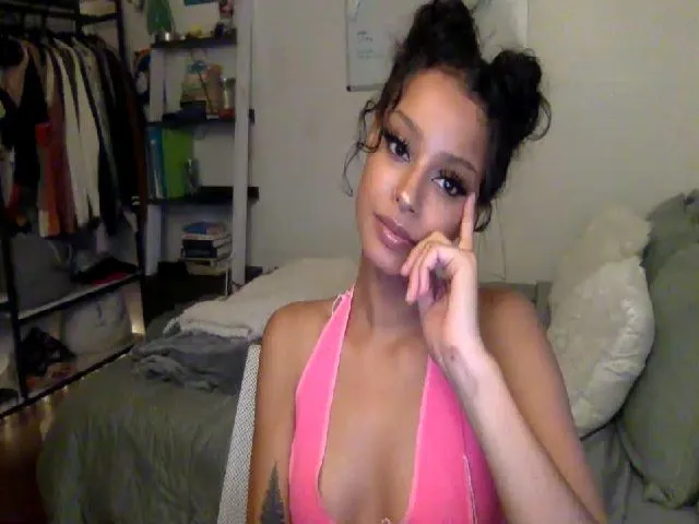 Live sex webcam photo for MixedBeauty45 #256139163