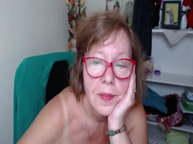 Live sex webcam photo for Adele_69 #264445503