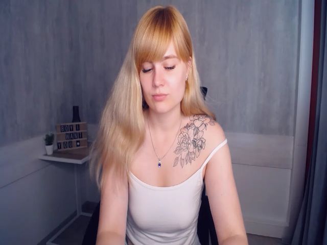 Live sex webcam photo for AdelinaBlondy #258560298