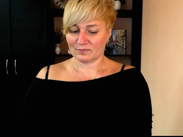 Live sex webcam photo for KailyMey #260091870