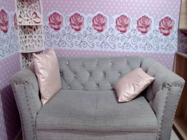 Live sex webcam photo for Aniie_pink #253079619