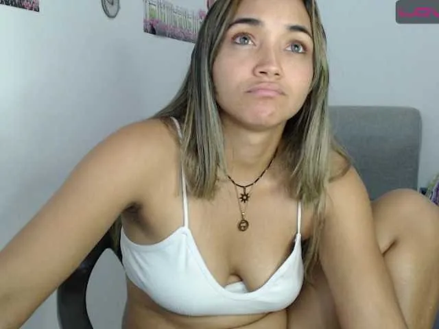 Live sex webcam photo for monica-squirt #250770560