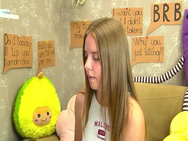 Live sex webcam photo for CaNaDaDi #265348038