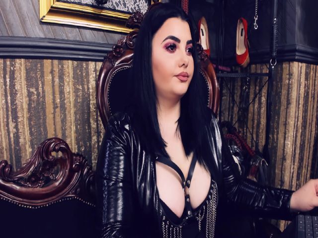 Live sex webcam photo for MelissaGlow #254779996