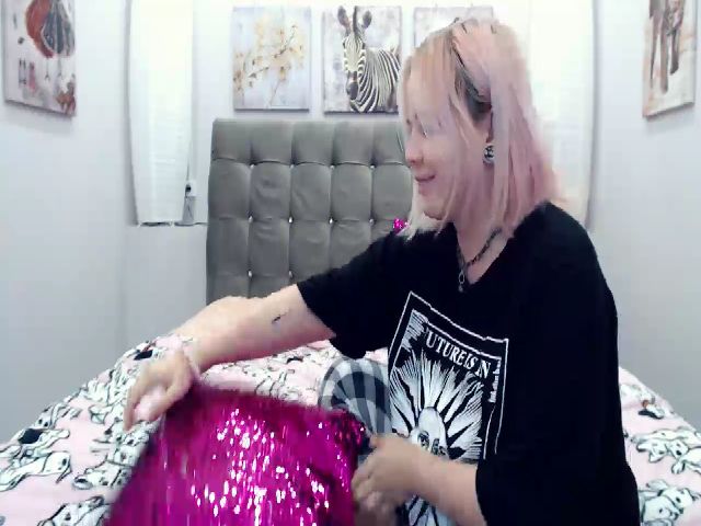 Live sex webcam photo for Helokit #258460202