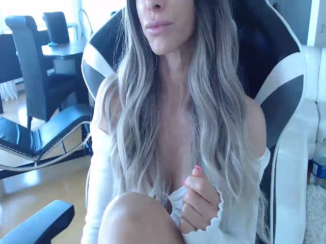 Live sex webcam photo for Karolynn #260001466