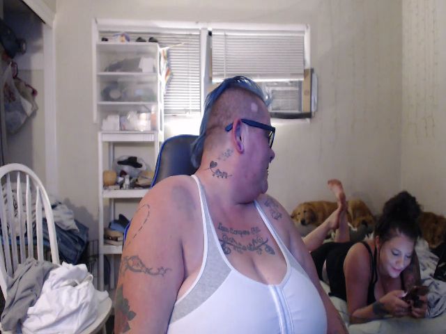 Live sex webcam photo for PunkChick420 #255553044