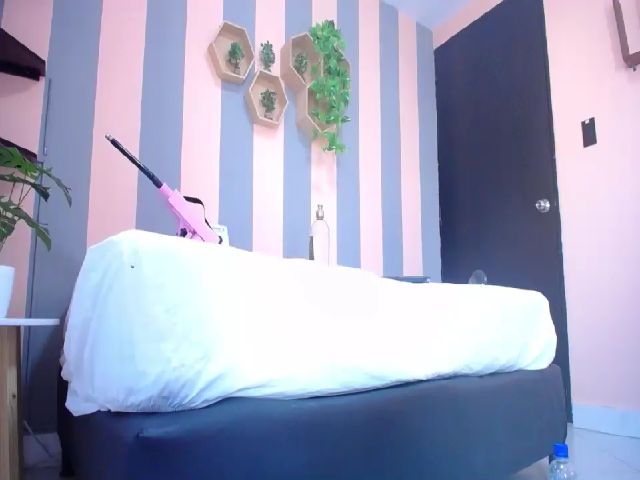 Live sex webcam photo for Aleja_10 #265159537