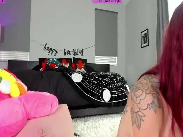 Live sex webcam photo for KasaraWood #258403350