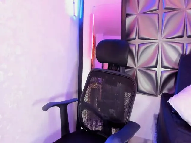 Live sex webcam photo for Liv_Pamee #264676190