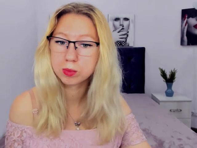 Live sex webcam photo for LizaSwan #254022330