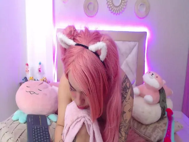 Live sex webcam photo for Sophie_pink18 #256338643