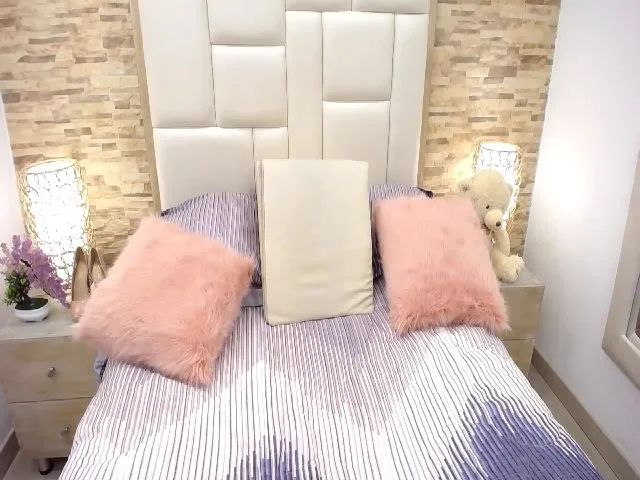 Live sex webcam photo for EllaDavs #252895975