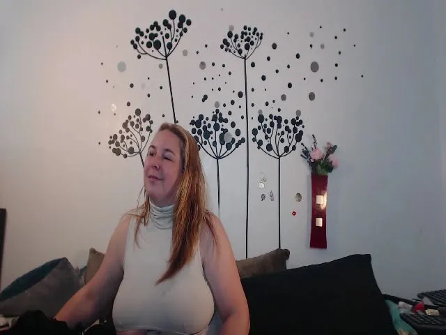 Live sex webcam photo for voluptuousDDD #258345055