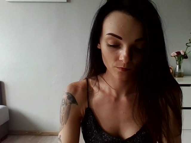 Live sex webcam photo for RoxiLive #251573826