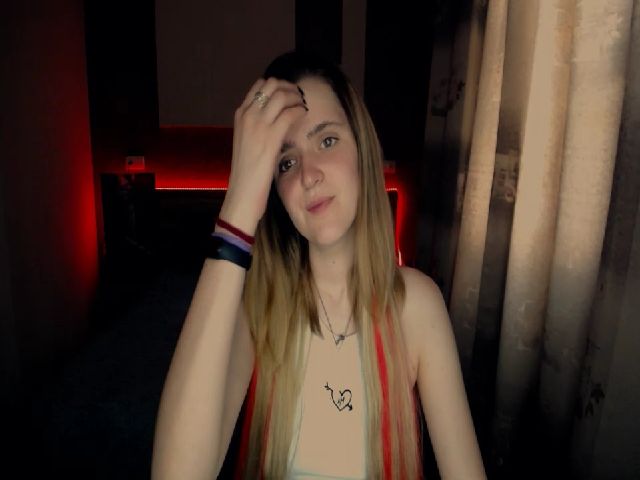 Live sex webcam photo for Ella_Hudson #252985942