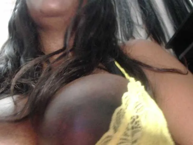 Live sex webcam photo for BigBustyBlack #241345370