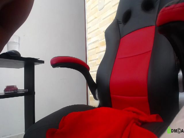 Live sex webcam photo for Roxana_06 #265271749