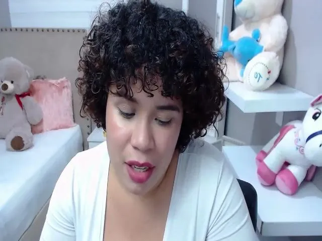 Live sex webcam photo for Emacollins #264586197