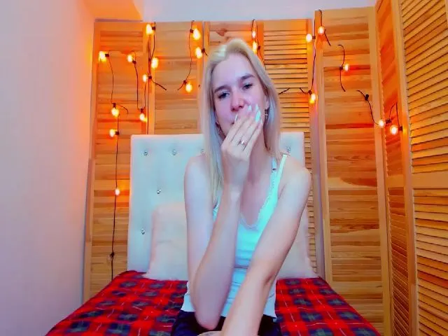 Live sex webcam photo for MarliTes #252683809