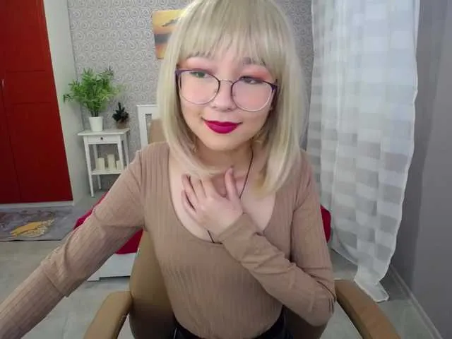 Live sex webcam photo for SoftHeartbeat #240933837
