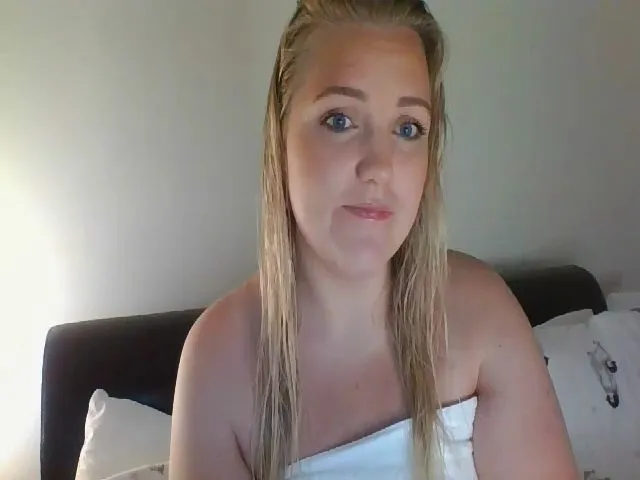 Live sex webcam photo for JessyLou #257779514
