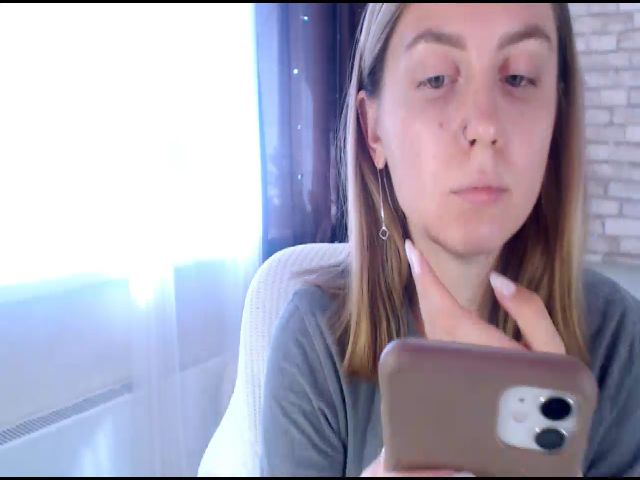 Live sex webcam photo for CumMeaRiver #261175707