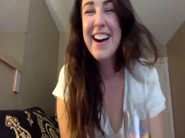 Live sex webcam photo for PennieGold #255775713