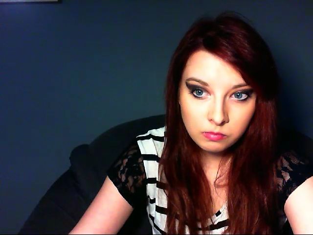 Live sex webcam photo for VirginLuna18 #256018552