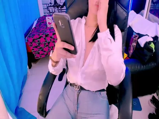 Live sex webcam photo for Sashabreck #287859737