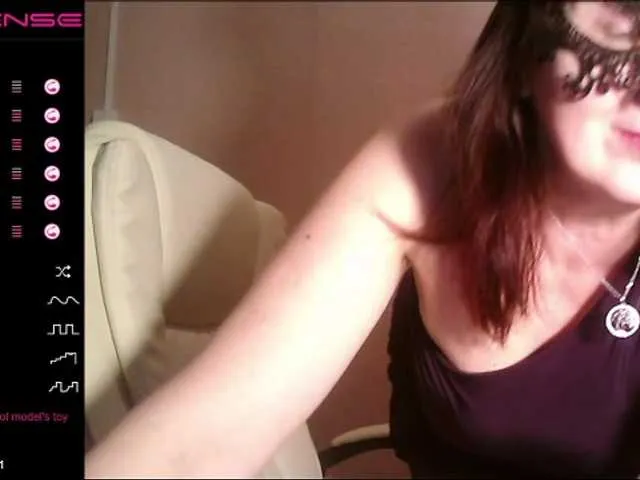 Live sex webcam photo for leeloofire #241032086