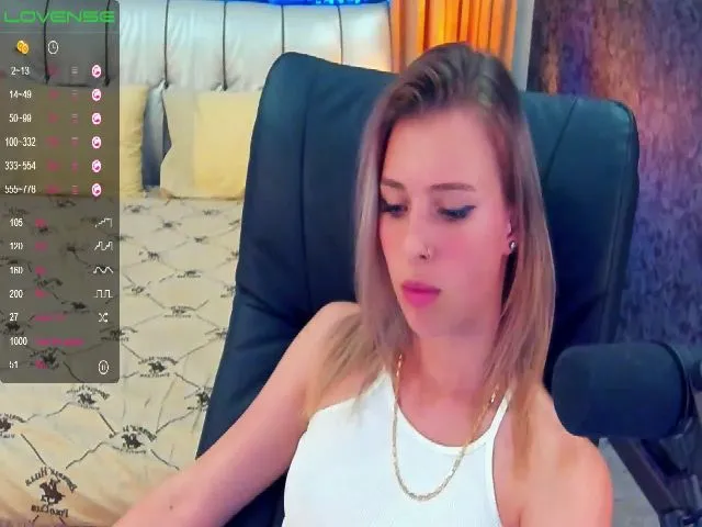 Live sex webcam photo for MariaCharming #264418095