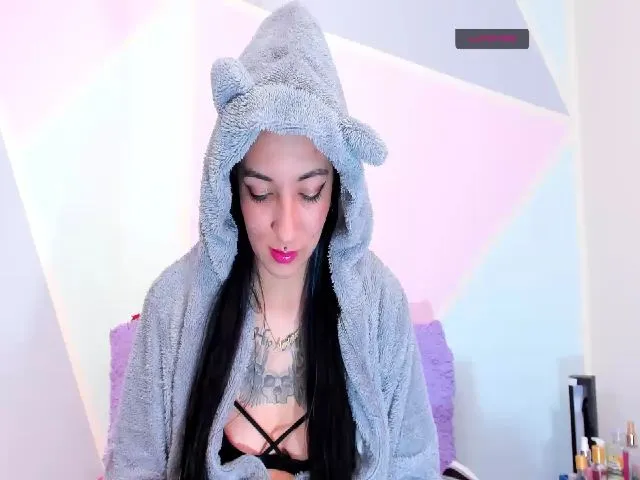 Live sex webcam photo for Violetatoo #260512622