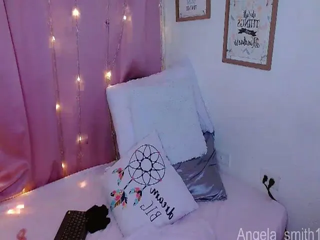Live sex webcam photo for Anngela_smith #253990243