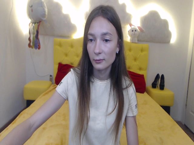 Live sex webcam photo for VikkiDaily #258055643